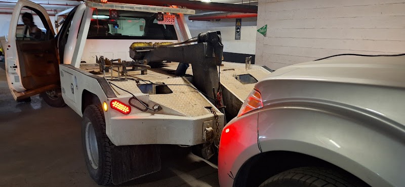 KING & STRACHAN AUTOMOTIVE in Toronto